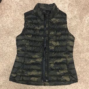 Old Navy Camo Puffer Vest